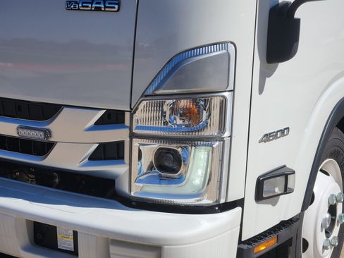 New 2024 Chevrolet Low Cab Forward image 15