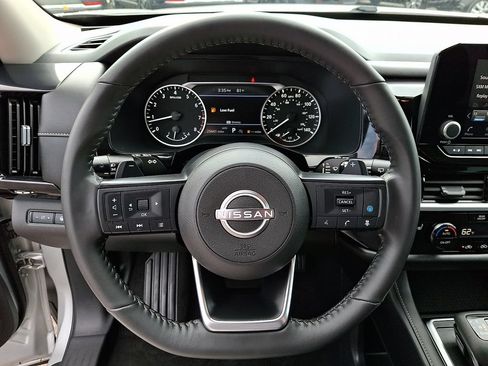 Used 2024 Nissan Pathfinder SV AWD/4WD image 20