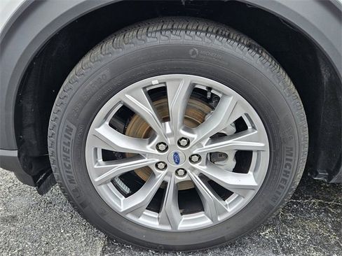 Used 2024 Ford Explorer Limited image 18