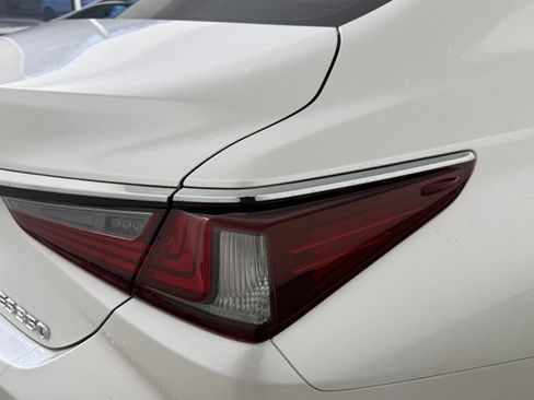 Used 2024 Lexus ES 350 w/ Premium Package FWD image 10