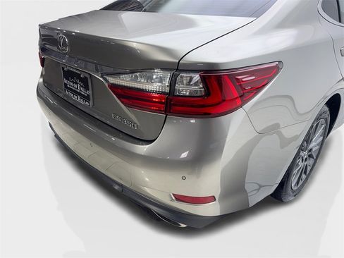 Used 2018 Lexus ES 350 w/ Premier Package image 18