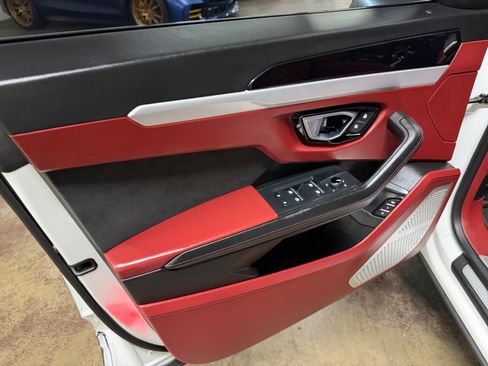 Used 2020 Lamborghini Urus AWD/4WD image 11