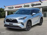 Used 2021 Toyota Highlander XLE image 2