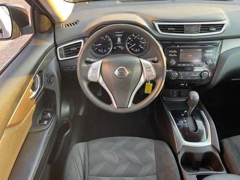 Used 2016 Nissan Rogue S FWD image 2