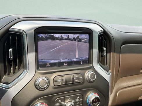 Used 2022 GMC Sierra 1500 SLT AWD/4WD image 17
