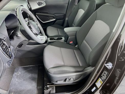 New 2025 Kia Soul S image 3