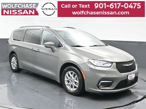 Used 2022 Chrysler Pacifica Touring-L image 8