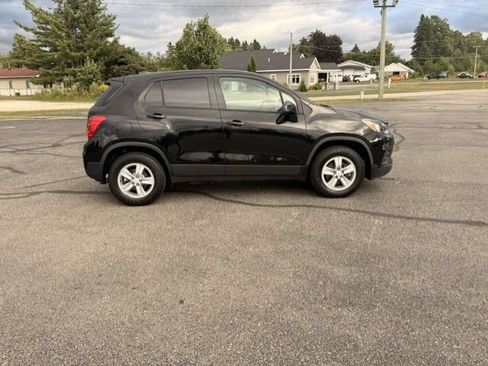Used 2020 Chevrolet Trax LS w/ Tint and Cruise Package AWD/4WD image 4