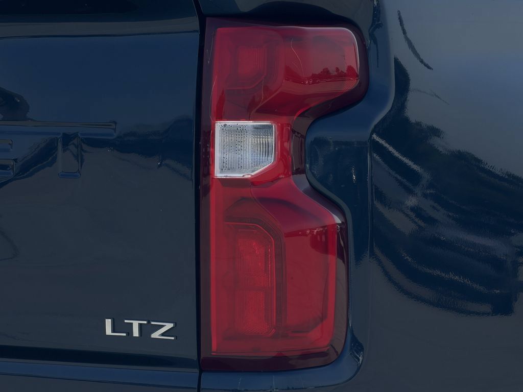 Used 2020 Chevrolet Silverado 2500 LTZ w/ LTZ Premium Package AWD/4WD image 13
