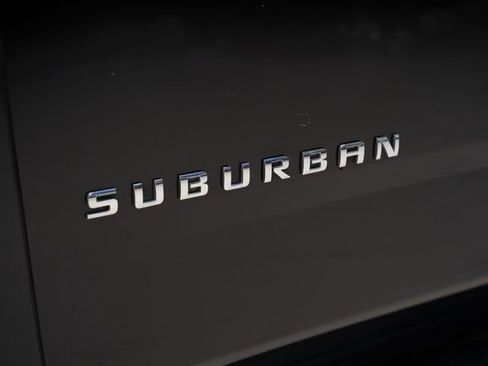 Used 2020 Chevrolet Suburban LT image 32
