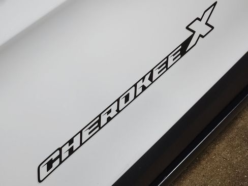 Used 2022 Jeep Cherokee Latitude w/ Sun & Sound Group image 25