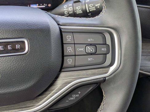 Certified 2024 Jeep Wagoneer Series II AWD/4WD image 28