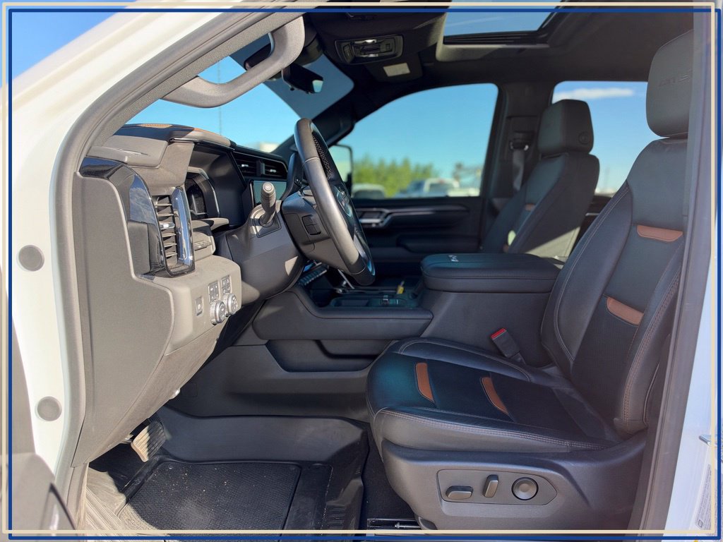 Used 2025 GMC Sierra 2500 AT4 w/ AT4 Premium Plus Package AWD/4WD image 2