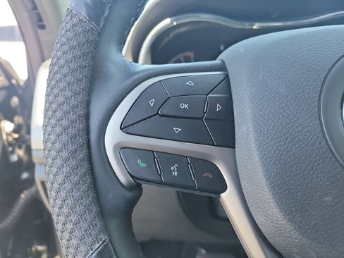 Used 2022 Jeep Grand Cherokee Laredo X image 19