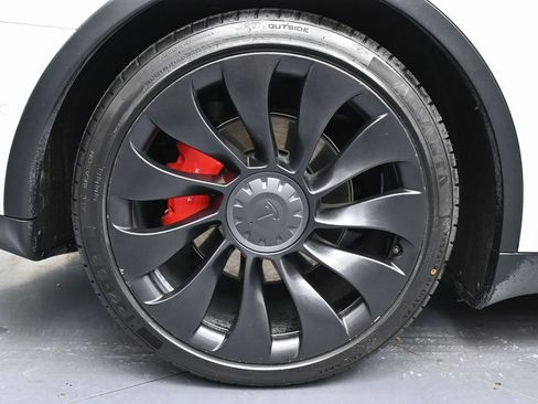 Used 2022 Tesla Model Y Performance image 12