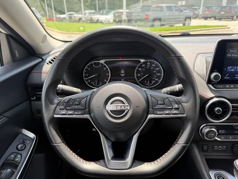 Used 2025 Nissan Sentra SV FWD image 9