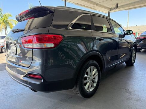 Used 2017 Kia Sorento FWD image 9