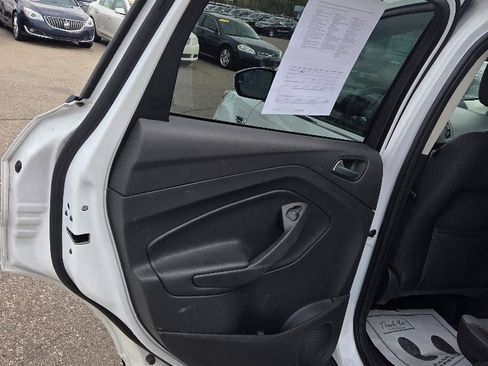 Used 2016 Ford Escape SE image 12