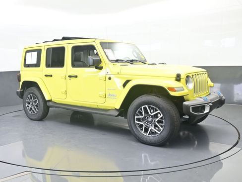 Used 2023 Jeep Wrangler Unlimited Sahara image 8