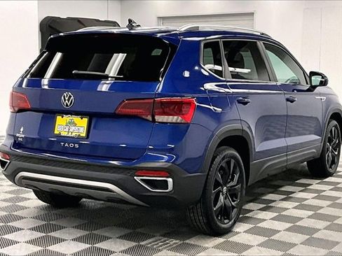 Used 2023 Volkswagen Taos SE w/ Panoramic Sunroof Package image 12
