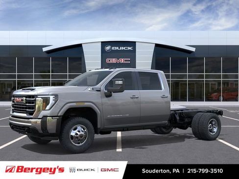 New 2026 GMC Sierra 3500 SLE AWD/4WD image 3