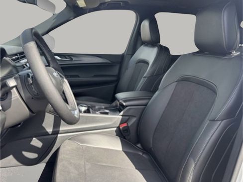 New 2025 Jeep Grand Cherokee L Altitude image 10