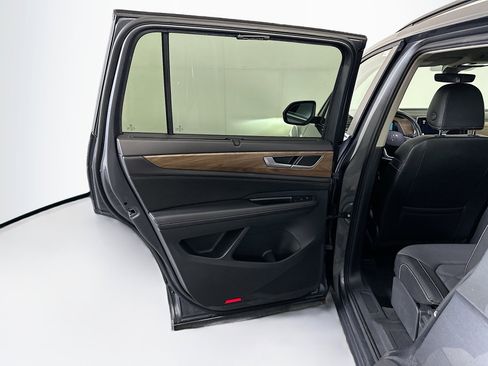 Used 2024 Volkswagen Atlas SE AWD/4WD image 26