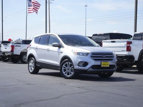 Used 2019 Ford Escape SE image 2