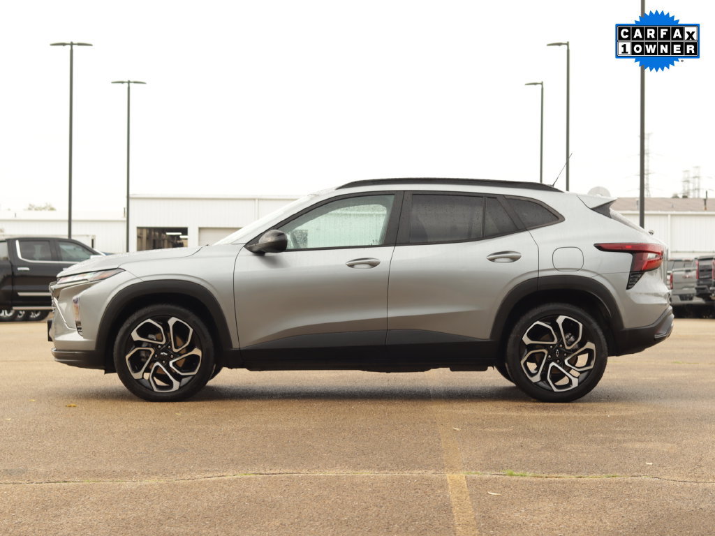 Used 2025 Chevrolet Trax RS w/ Sunroof Package FWD image 4