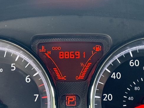 Used 2013 Nissan Versa SV image 30