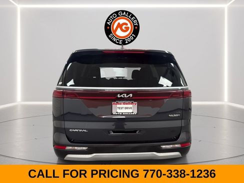 Used 2023 Kia Carnival LX FWD image 6