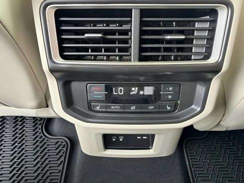 Certified 2025 Volkswagen Atlas SEL Premium R-Line AWD/4WD image 9