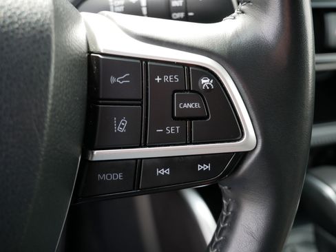 Certified 2024 Toyota Highlander LE image 5