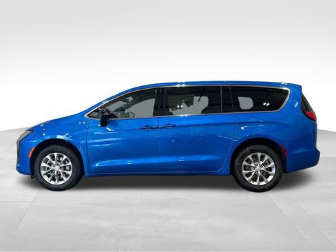 New 2027 Chrysler Pacifica Select AWD/4WD image 5