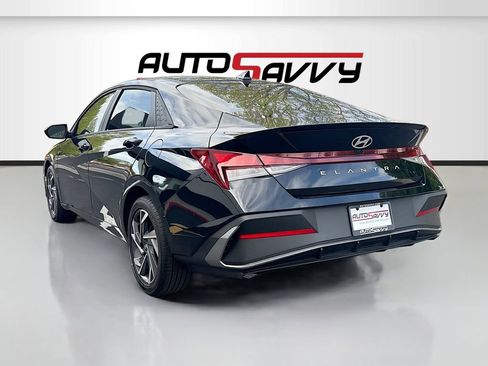 Used 2025 Hyundai Elantra Sport FWD image 5