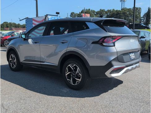 Used 2024 Kia Sportage LX image 3