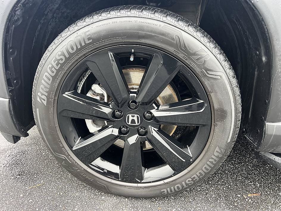 Used 2025 Honda Pilot Black Edition image 9