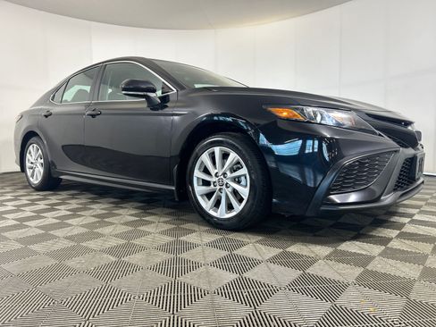 Used 2024 Toyota Camry SE FWD image 1