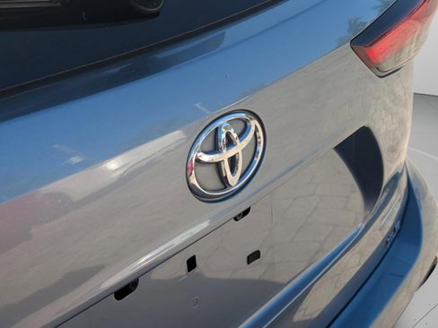 Used 2021 Toyota Highlander XLE image 21