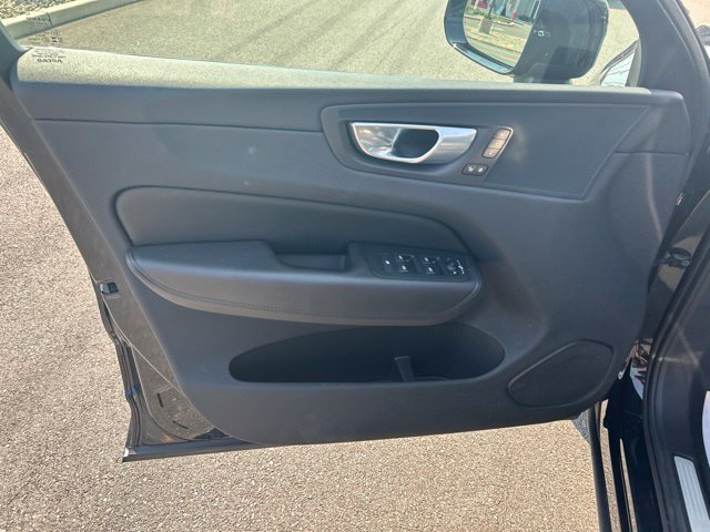 Certified 2024 Volvo XC60 B5 Core w/ Protection Package Premier AWD/4WD image 19