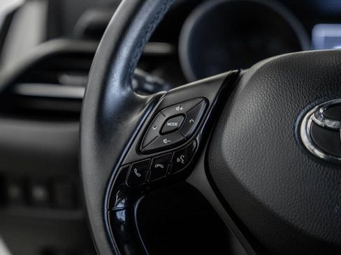 Used 2018 Toyota C-HR XLE image 26