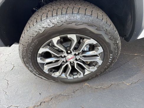 Used 2026 GMC Canyon Denali image 17