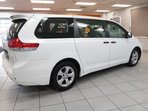 Used 2014 Toyota Sienna L FWD image 10