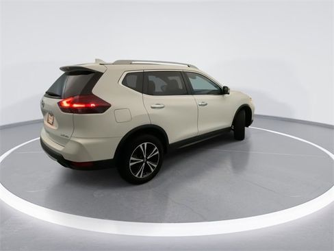 Used 2020 Nissan Rogue SV w/ Premium Package image 4