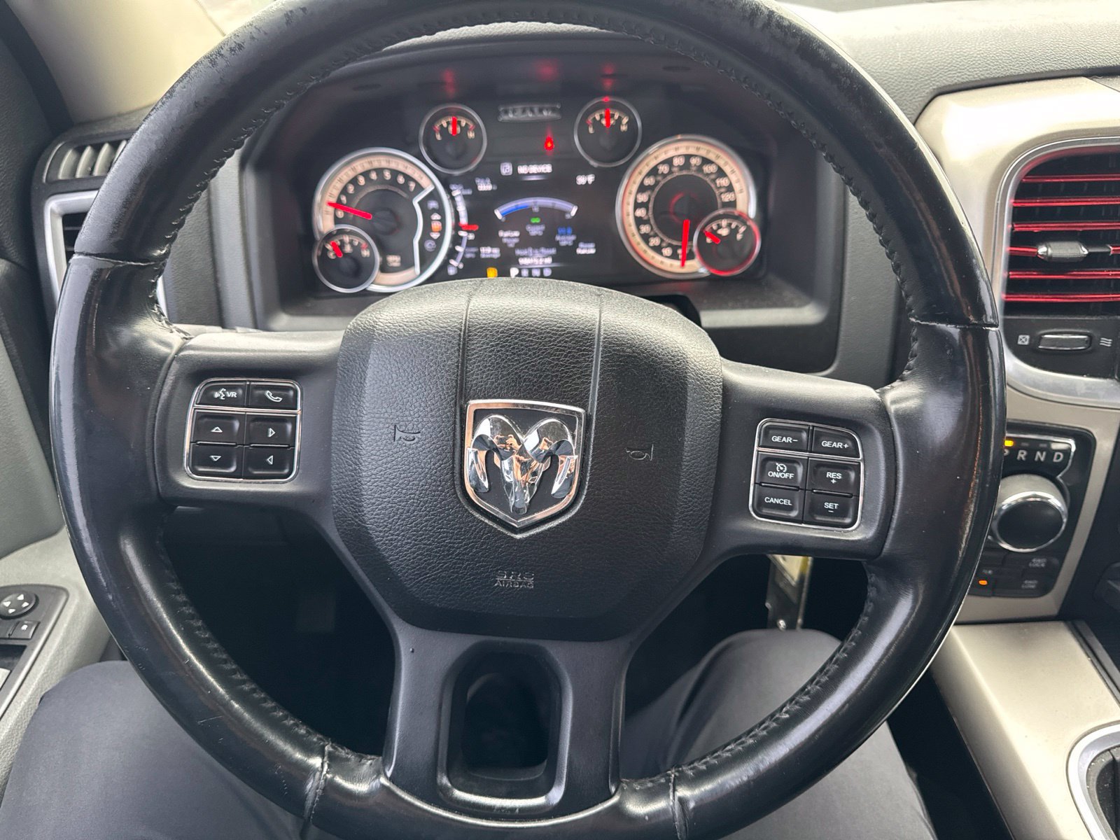 Used 2016 RAM 1500 Classic SLT AWD/4WD image 18