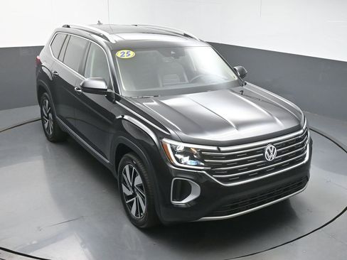 Used 2025 Volkswagen Atlas SEL image 42