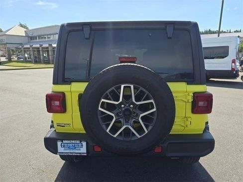 Used 2024 Jeep Wrangler Unlimited Sahara AWD/4WD image 5