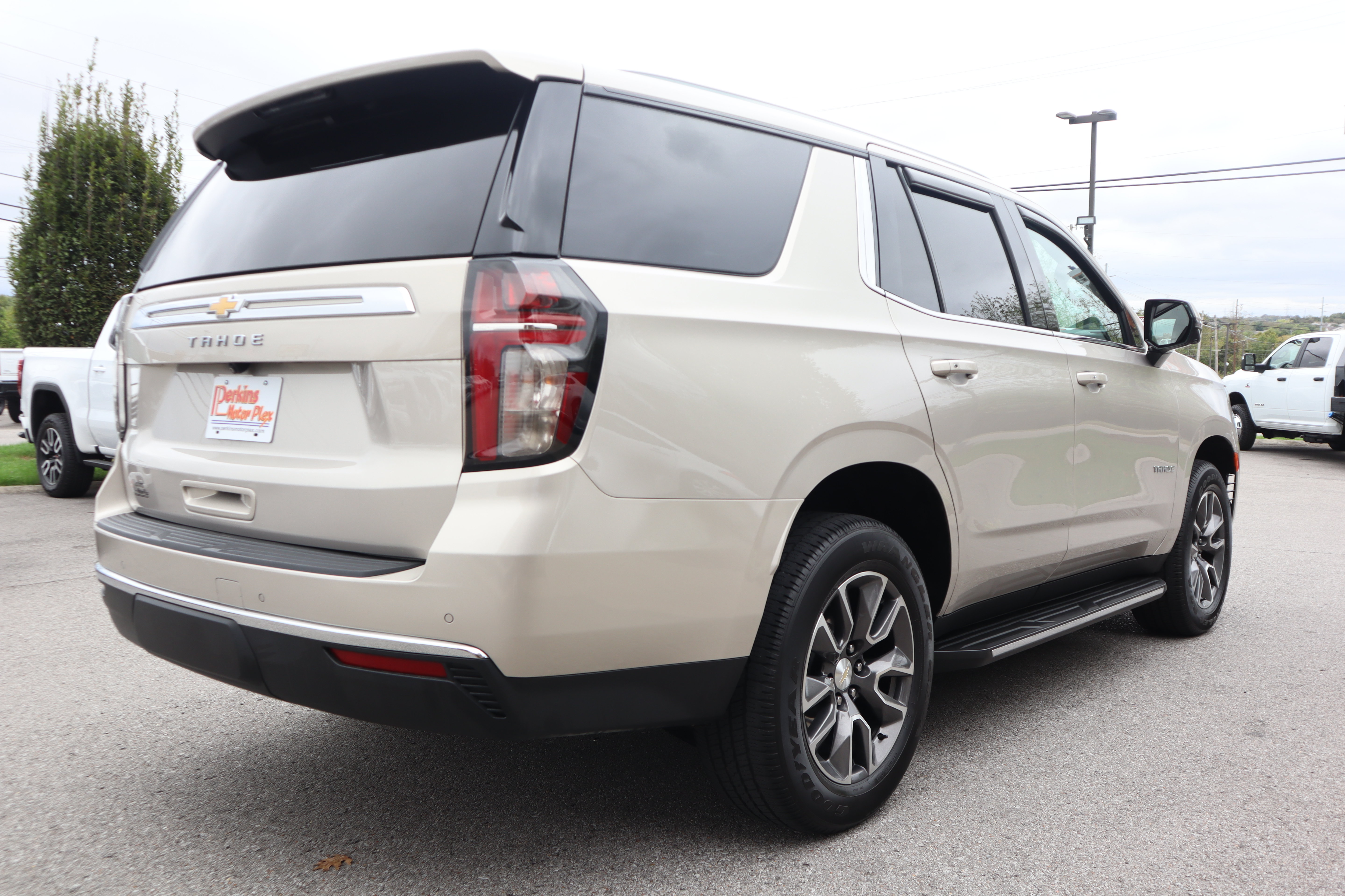 Used 2023 Chevrolet Tahoe LT w/ Luxury Package RWD image 7