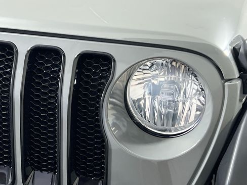 Used 2022 Jeep Wrangler Sport AWD/4WD image 11