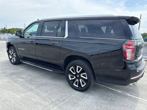 Used 2021 Chevrolet Suburban Premier w/ Premium Package RWD image 16